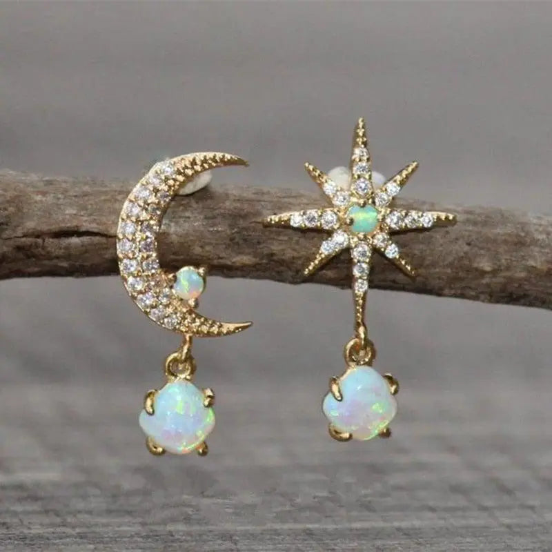 Moon and star earrings in gold and opal